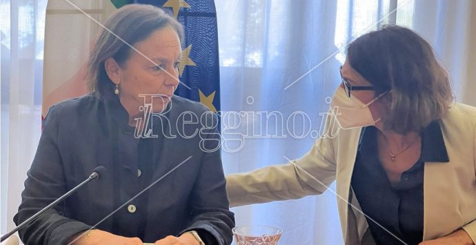 Reggio, l’annuncio di Lamorgese: «Proroga di un mese per i Bilanci di previsione dei comuni»