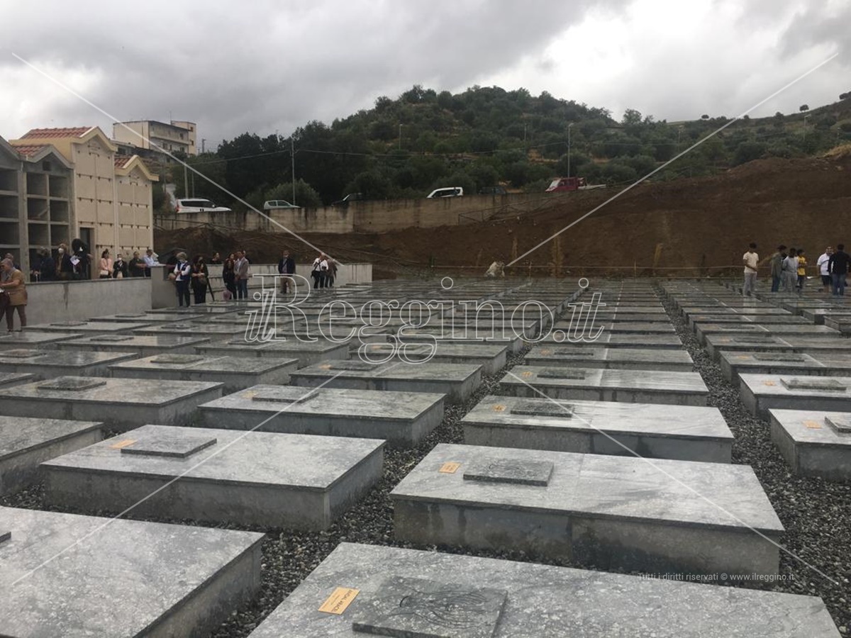 Cimitero Migranti e Poveri, don Pagniello: «Questo luogo deve parlare di solidarietà»