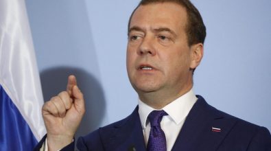 Guerra in Ucraina, Medvedev: «Le nuone sanzioni? Degne della ‘ndrangheta»