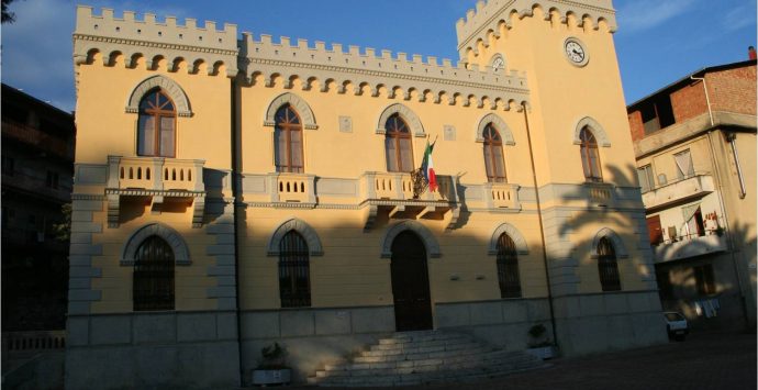 Sinopoli, i consiglieri dimissionari: «Dall’ex sindaco Sergi solo menzogne»