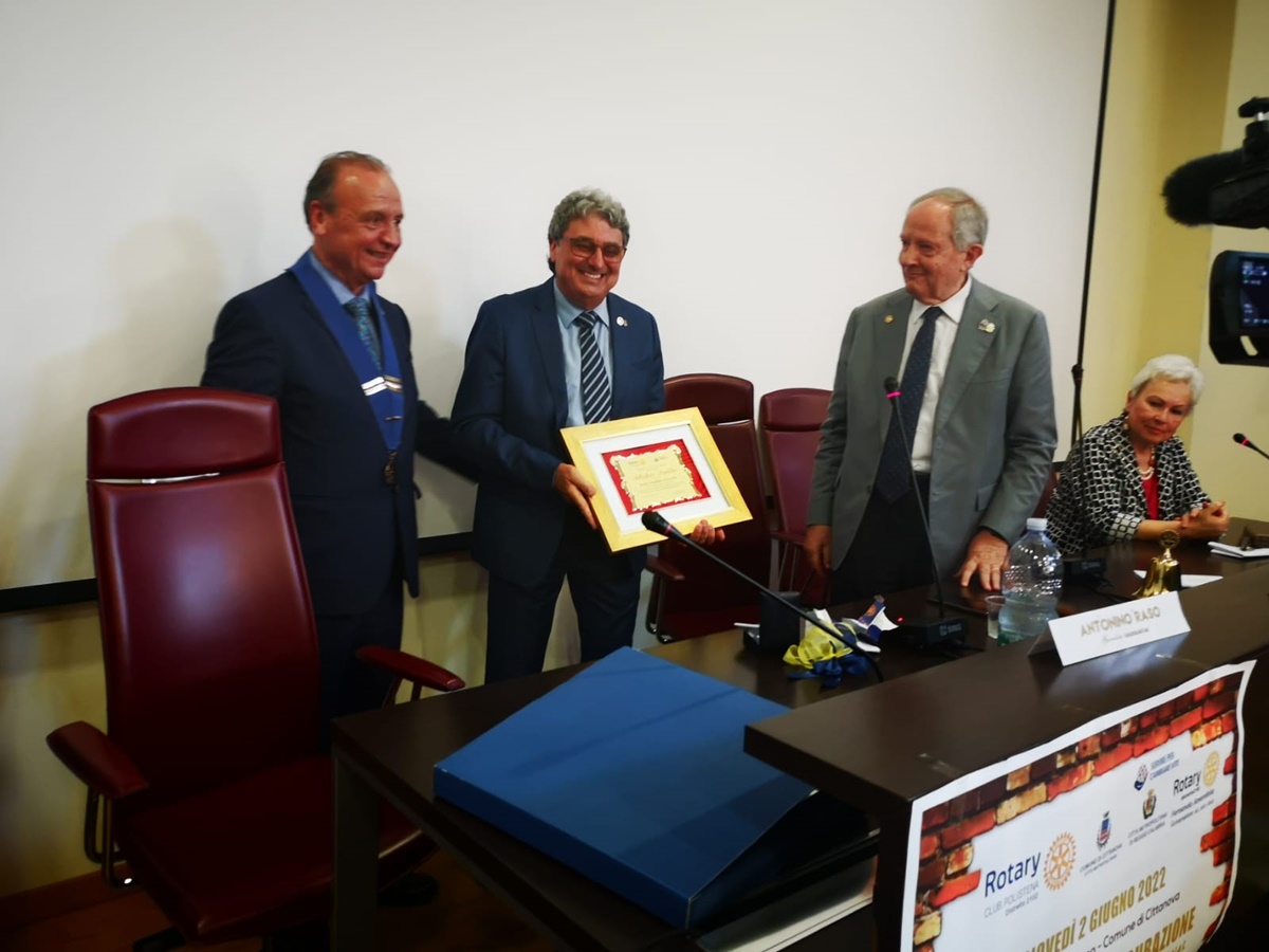Club Rotary inaugura il monumento al confine tra  Polistena e Cittanova