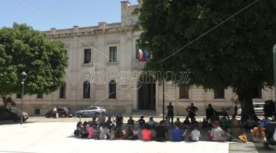 Reggio, sit-in del centro socio-educativo Lilliput, a rischio chiusura dopo 22 anni di attività