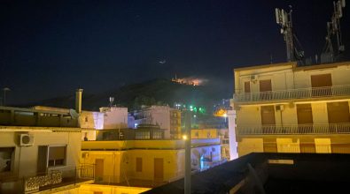 Reggio, grosso incendio sulla collina di Pentimele: vigili del fuoco sul posto