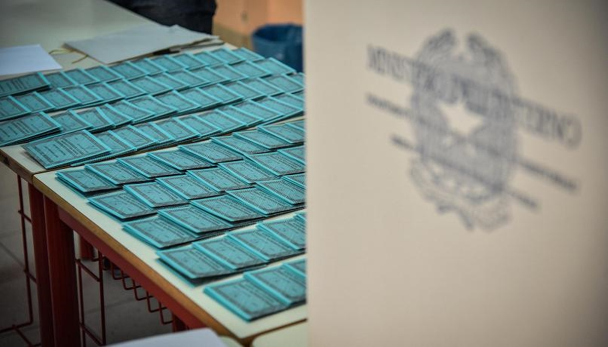 Elezioni in Calabria, partono regolarmente le operazioni di voto