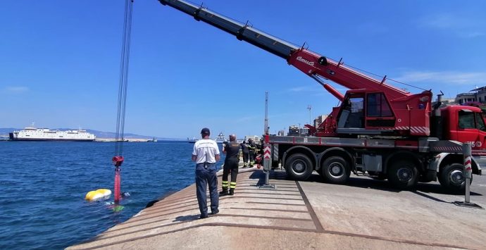 Cade con l’auto nelle acque del porto di Reggio Calabria, salvato 62enne