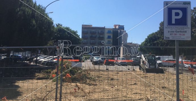 Piazza Garibaldi a Reggio, il cantiere inizia con la pulizia dell’area archeologica | GALLERY