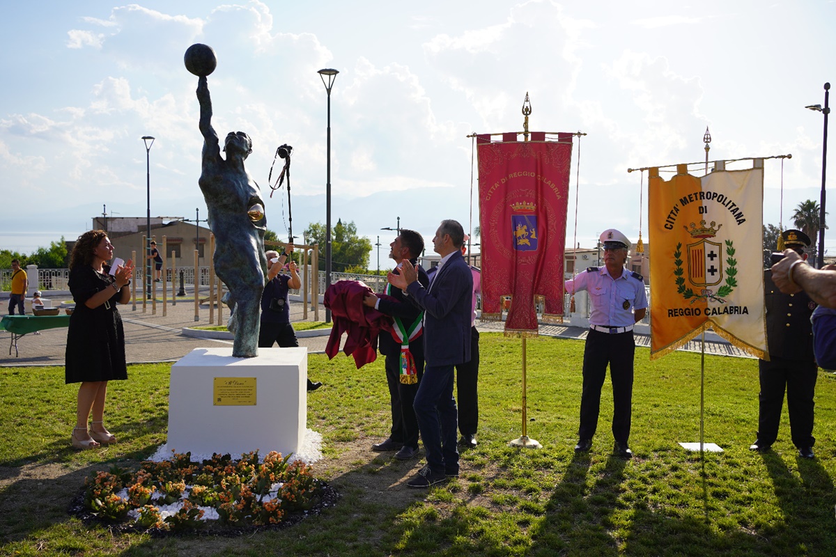 Massimo Mazzetto torna a Reggio: inaugurato il monumento “Il dono di Massimo”