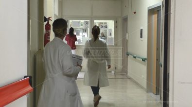Emergenza sanitaria a Reggio Calabria, Azzarà: «Non mancano medici, ne abbiamo 1.700 per soli 200 posti letto»