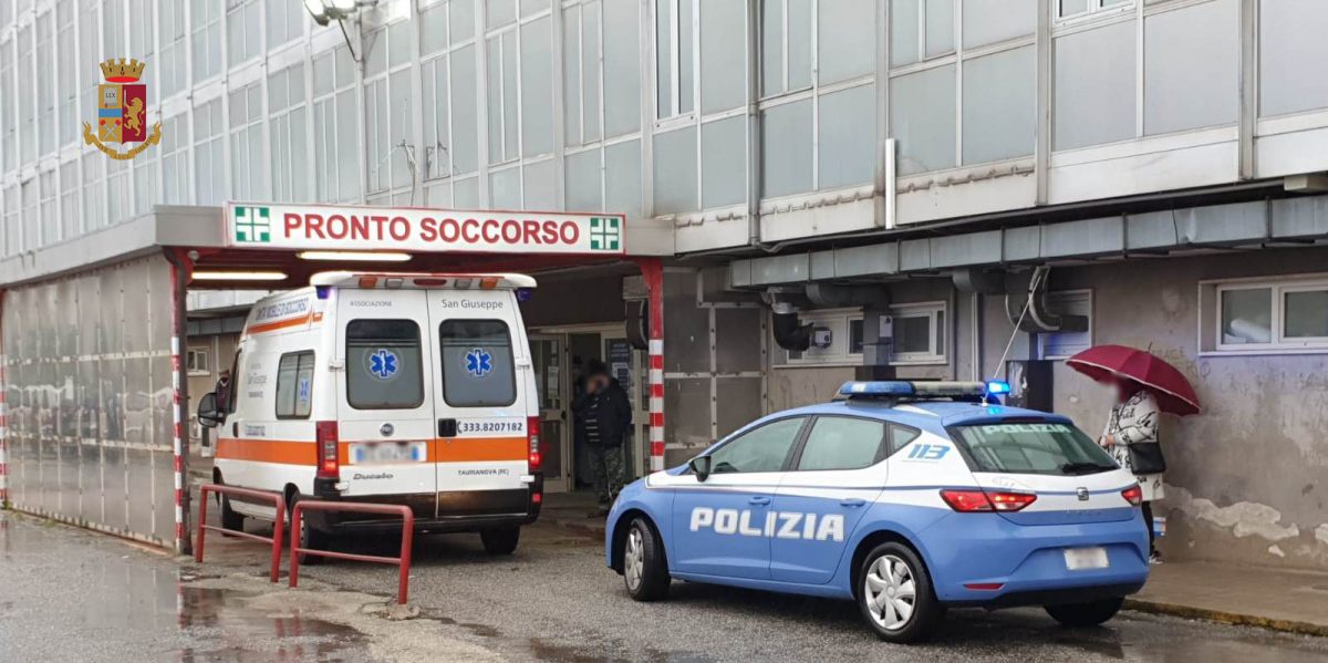 Polistena, colpi di pistola contro lo studio medico di un primario dell’ospedale