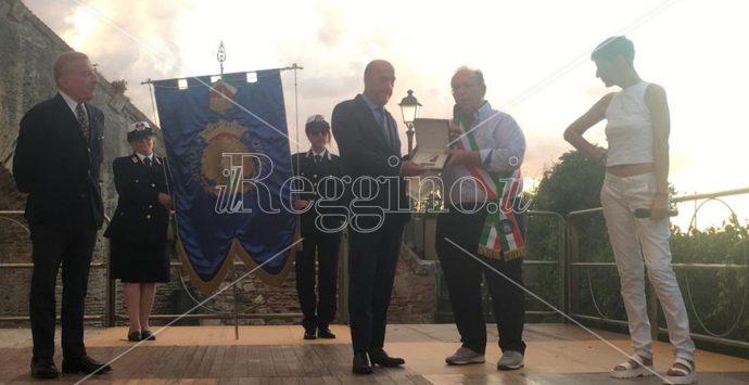 Scilla, conferita la cittadinanza onoraria a Nino Foti