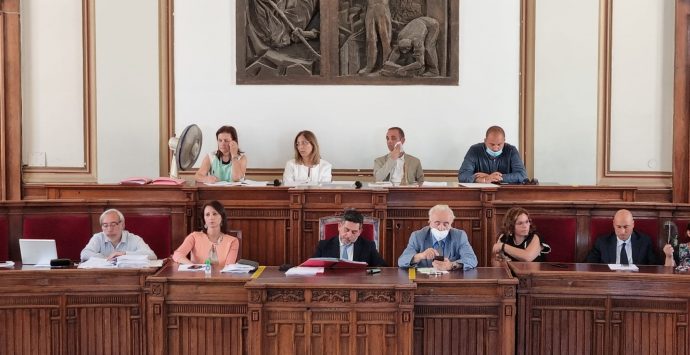 Consiglio comunale a Reggio, Versace: «Burocrazia tenga il passo della politica»