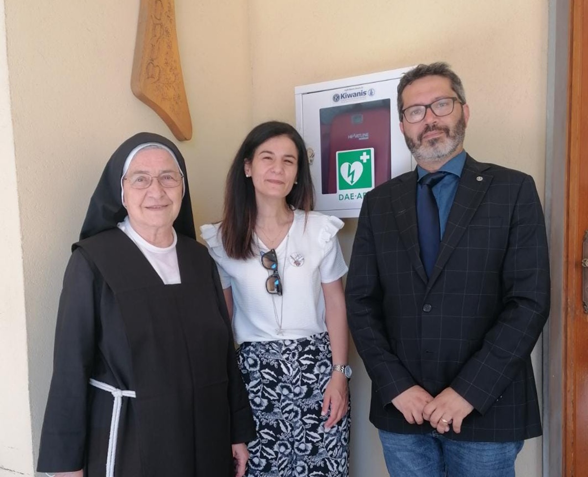 Reggio, il Kiwanis Club Juppiter dona un defibrillatore all’Istituto Caterina Troiani
