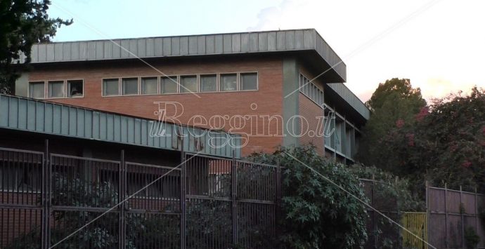 Reggio, sarà demolita la scuola media Bevacqua chiusa da un decennio – VIDEO