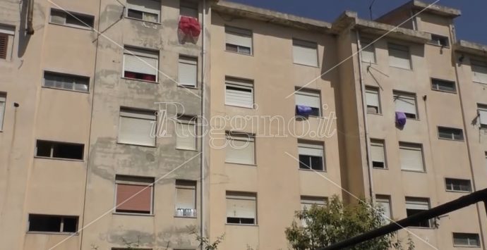 Reggio, rifiuti e alloggi popolari ad Arghillà: «Il Comune ripulisca e finalizzi il progetto Pinqua» – VIDEO