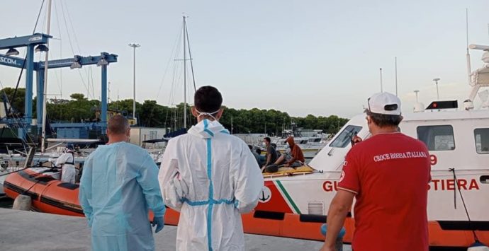 Roccella, 100 migranti soccorsi a bordo di una barca a vela