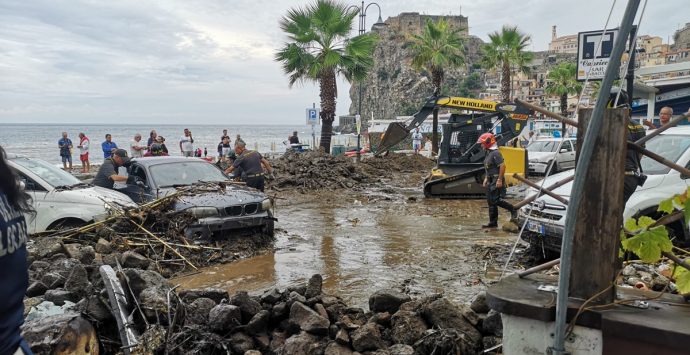 INFERNO PIOGGIA | Scilla, le foto dell’alluvione che ha devastato il Lungomare – VIDEO