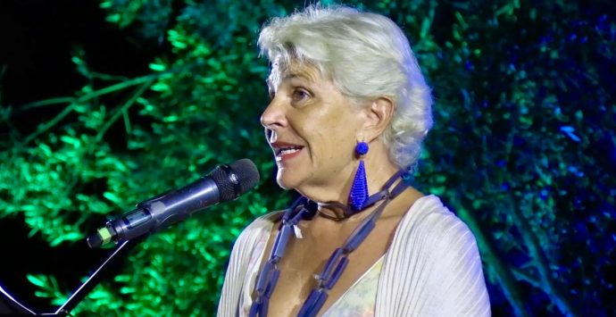 Pamela Villoresi incanta il pubblico della Locride e riceve il premio Tessalo 2022