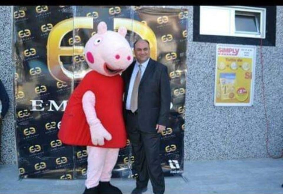 «Calabrese si è fatto la foto con Peppa Pig»: la beffa social contro il candidato della Meloni