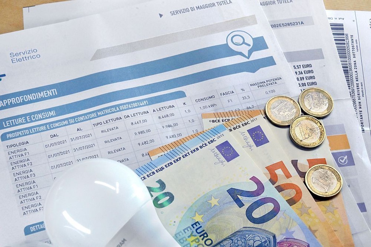 Locride, bolletta choc da 40 mila euro per un imprenditore: «Sarà dura resistere»