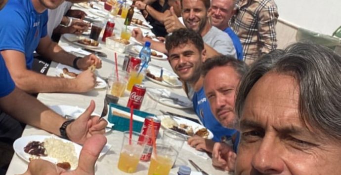 Reggina, Inzaghi e la grigliata con la squadra: «Stiamo bene insieme»
