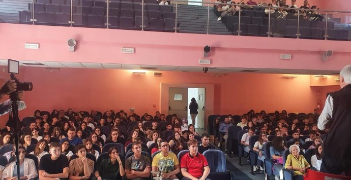 Al via il Festival Cosmos a Reggio, conferenze e conversazioni con gli studenti – FOTO