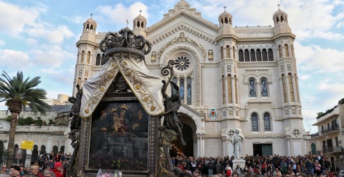 Il Consiglio Regionale omaggia la sacra immagina della Madonna della Consolazione di Reggio
