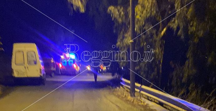 Incidente a Reggio, auto nel burrone: illeso un bambino