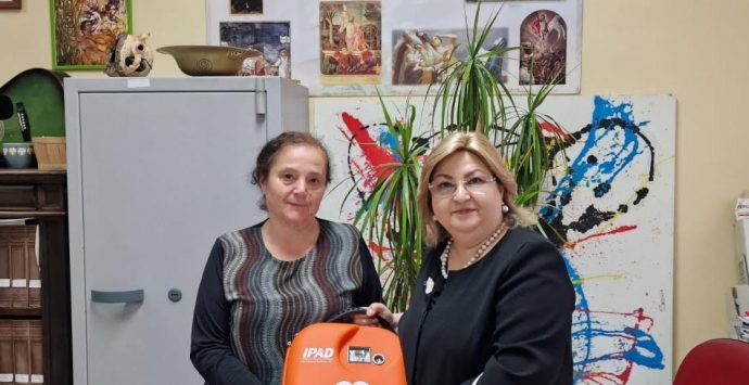 Locri, il Comitato Fortugno dona un defibrillatore al liceo “Mazzini”