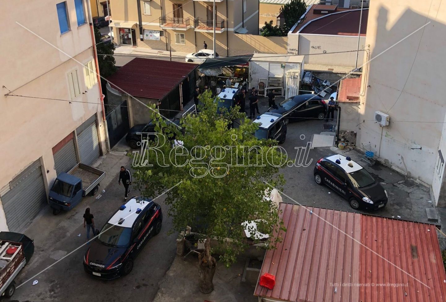 Reggio, blitz dei carabinieri nel quartiere Ciccarello: 10 denunce per furto di elettricità