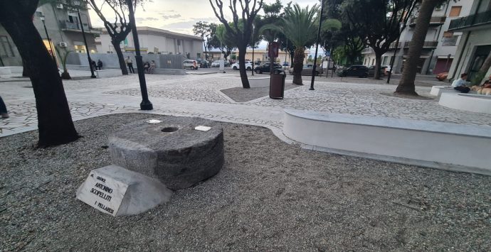 Reggio, completata la nuova piazza Municipio a Pellaro – FOTO