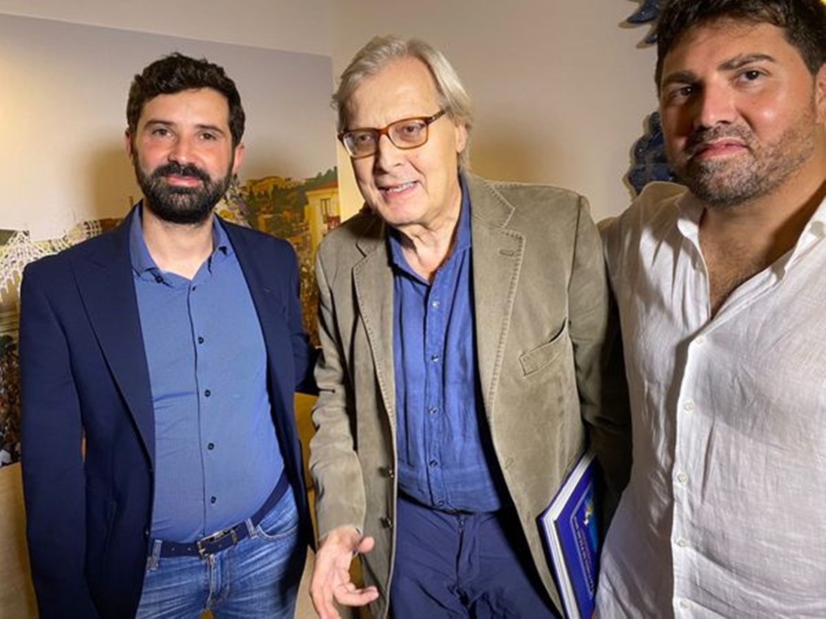 Palmi, Vittorio Sgarbi in visita nella città della Varia