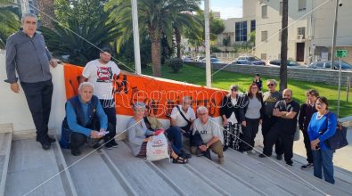 Delibera sugli alloggi a Reggio, associazioni in protesta a palazzo Campanella – VIDEO