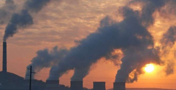 Smog, Rapporto Mobilitaria 2022: A Reggio Calabria preoccupa il biossido di azoto