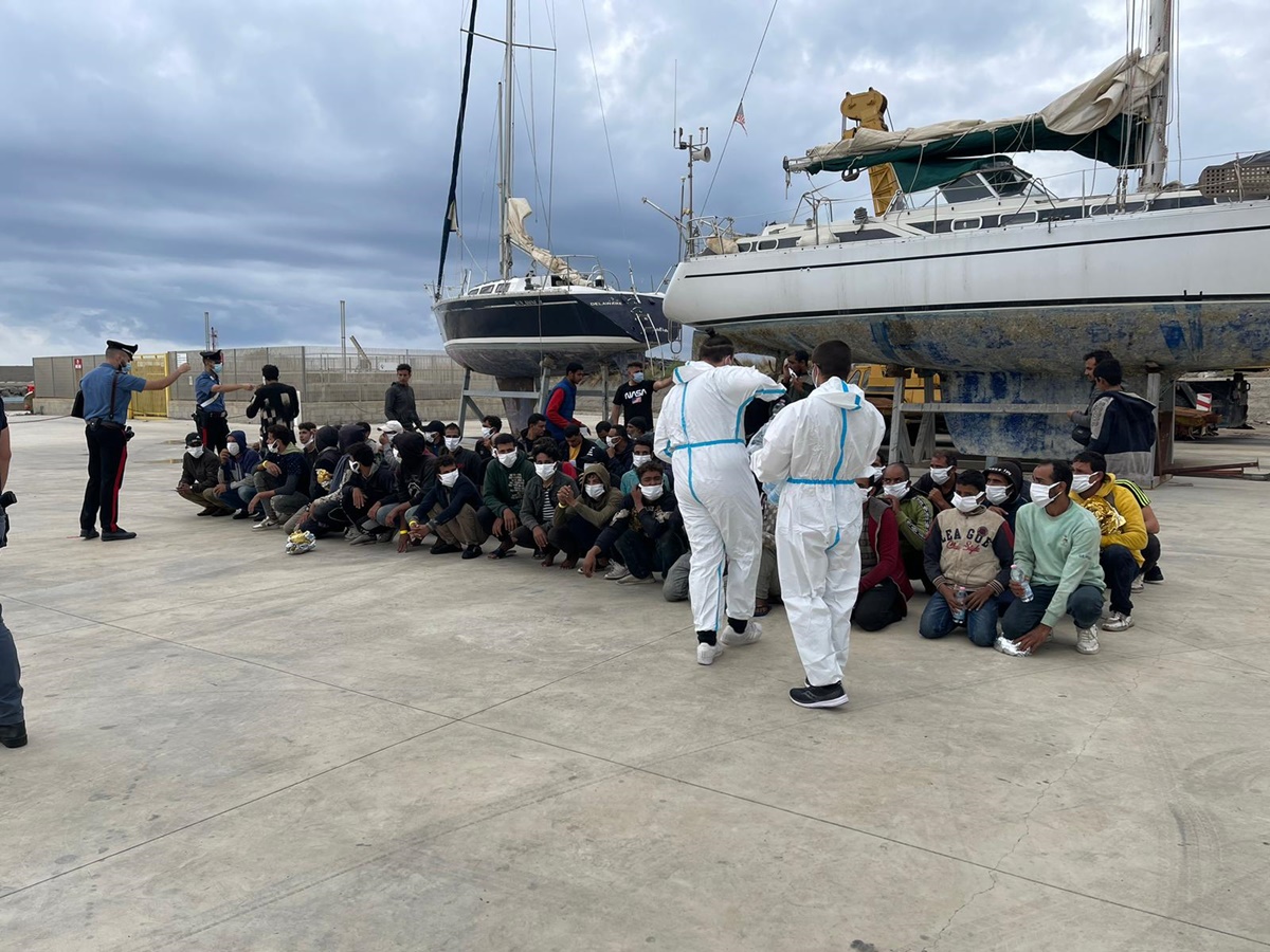 Migranti in Calabria, Loizzo a Piantedosi: «Situazione esplosiva»