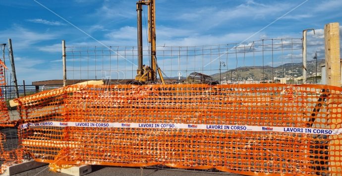 Ponte del parco lineare sud a Reggio, forti ritardi per completare i lavori – VIDEO
