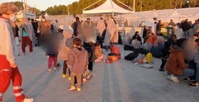Migranti, gli sbarchi continuano: soccorse 170 persone tra Roccella Jonica e Monasterace