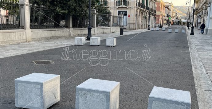 Dissuasori a Reggio, Pro Italia: «Quanto sono costati?»