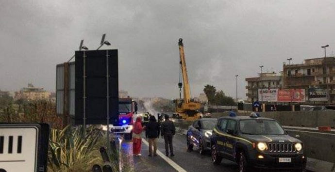 Reggio, circolazione bloccata per incidente sulla statale 106