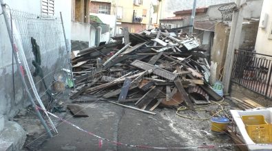 Reggio, rifiuti e baracche pericolanti degradano il rione G – FOTO e VIDEO