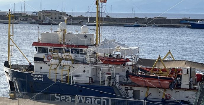 Reggio, la nave Sea Watch ha lasciato il porto per dirigersi in Belgio