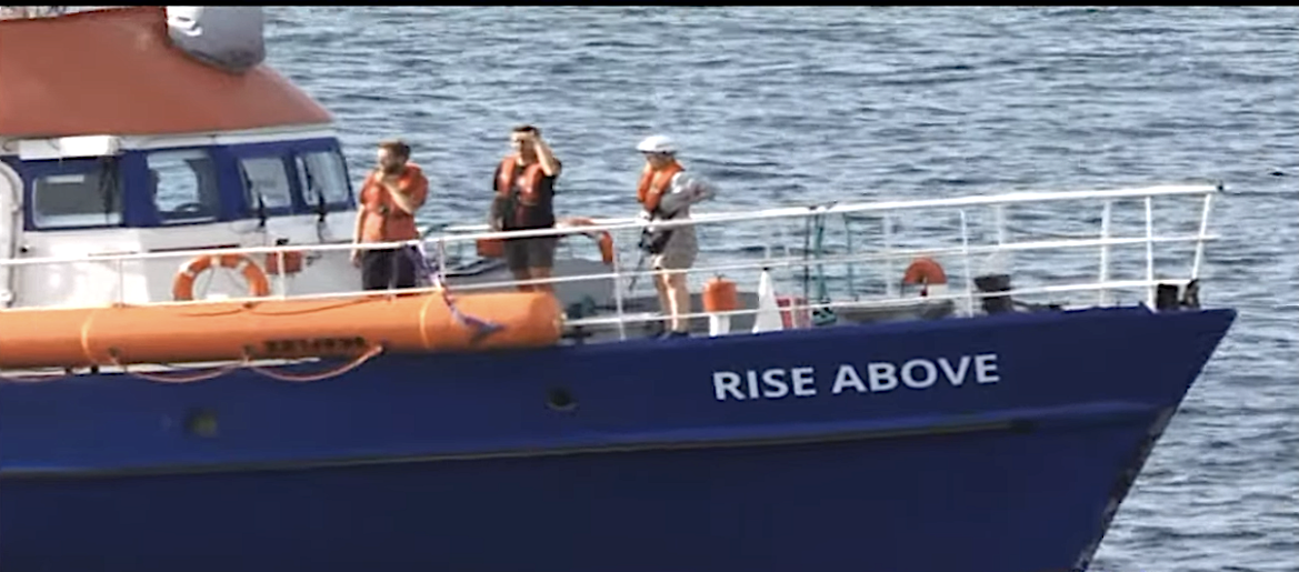 Migranti, la Rise Above verso il porto di Reggio Calabria