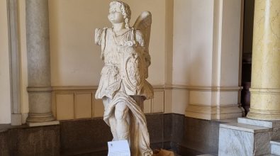 Angelo tutelare a Reggio, Brunetti: «La statua va messa in una teca in piazza»