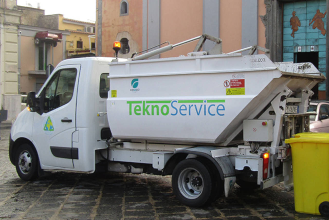 Raccolta rifiuti a Reggio, a Teknoservice il servizio per sei mesi