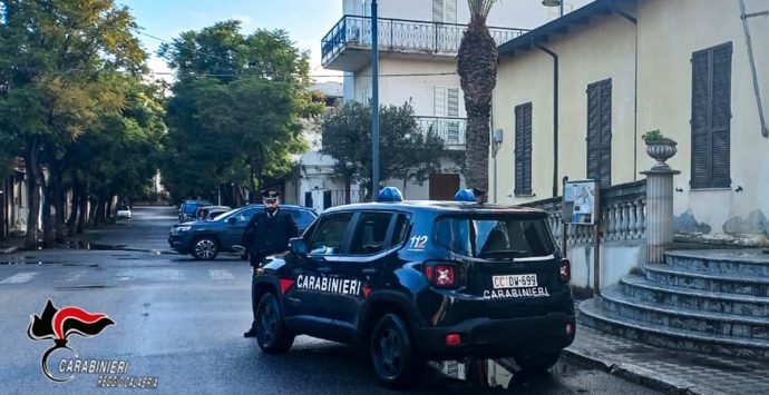 Reggio, evade dai domiciliari per svaligiare appartamenti: arrestato