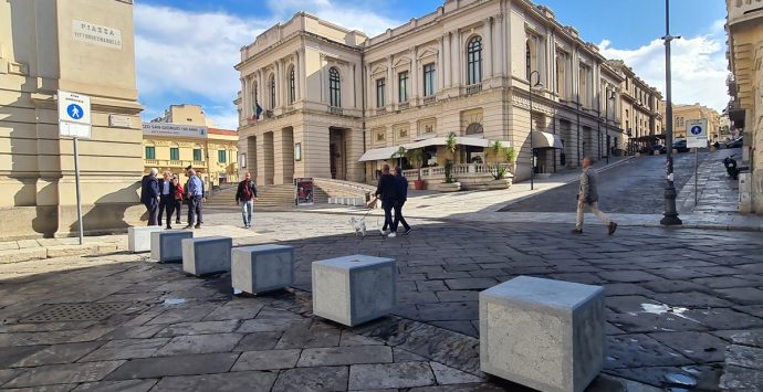 Reggio, completata la prima tranche dei nuovi arredi urbani sul corso Garibaldi