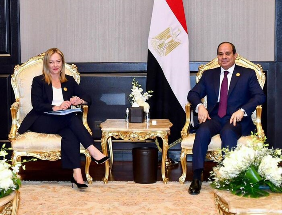 Vertice in Egitto, Meloni incontra El-Sisi: «Attenzione su Regeni e Zaki»
