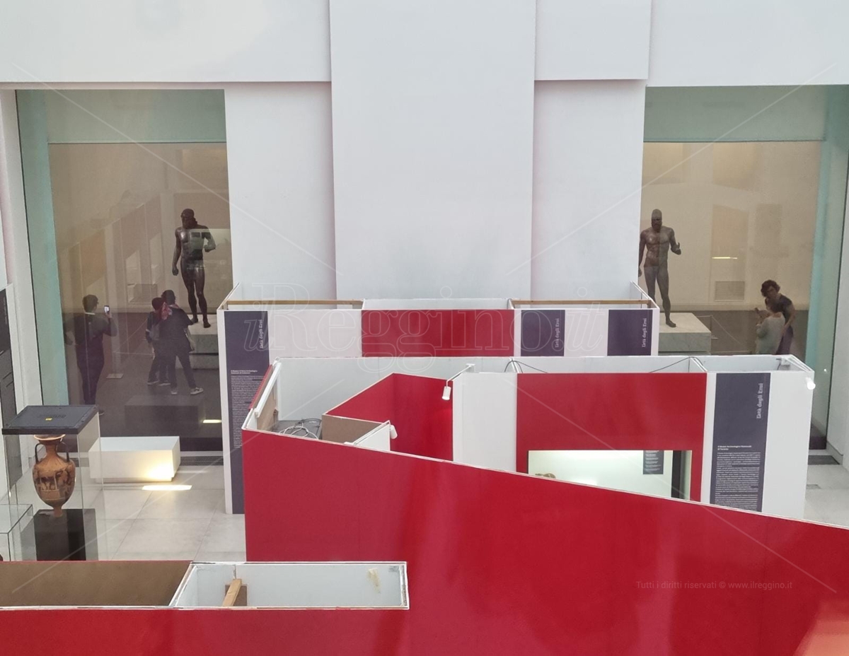 Bronzi di Riace, protagonisti dei selfie nella domenica di ingresso gratis al museo