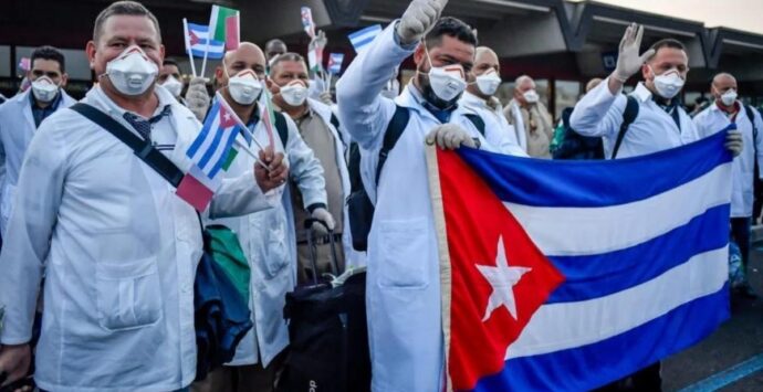 In arrivo i medici cubani in Calabria, saranno impiegati negli ospedali del reggino
