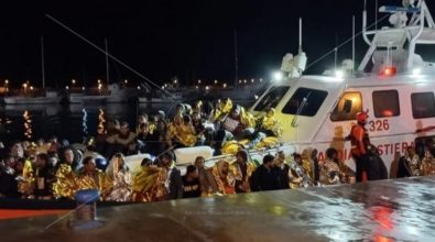 Oltre 10 mila migranti sbarcati nella Locride nel 2022, ecco tutti i numeri dell’emergenza