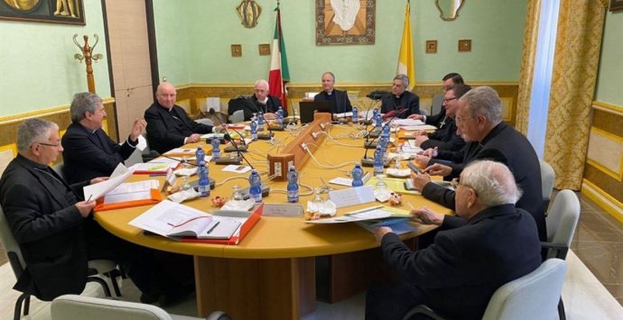 Calabria, i vescovi contro le modifiche alla legge sul gioco d’azzardo: «È questo il vostro regalo di Natale?»